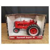 1/16 Farmall Super M NIB Ertl