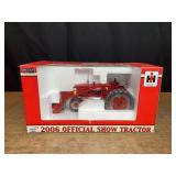 1/16 Farmall 350 w/Loader 2006 Pork Expo NIB SC