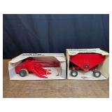 (2) 1/16 Gravity Wagon + Case-IH Forage Harvester NIB Ertl