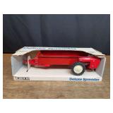 1/16 IH Spreader NIB Ertl