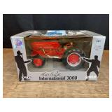 1/16 IH 300U Elvis NIB Ertl