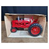 1/16 Farmall H NIB Ertl