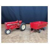 (2) 1/16 IH 544 + Flare Box Wagon Ertl
