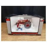 1/16 Farmall 450 w/Cultivators NIB SC