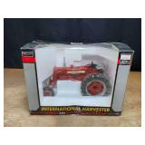 1/16 Farmall 350 NIB SC