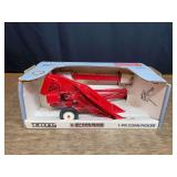 1/16 IH McCormick Corn Picker Special Edition NIB Ertl