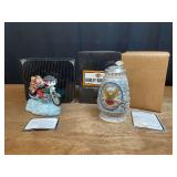 (2) Harley-Davidson Stein + Figurine NIB