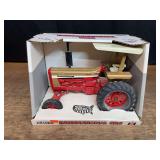 1/16 IH 826 Gold Demonstrator NIB Ertl