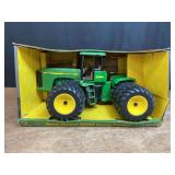 1/16 John Deere 9200 NIB Ertl