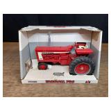 1/16 Farmall 706 NIB Ertl
