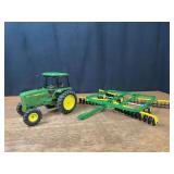 (2) 1/16 John Deere 2550 + Disk Ertl