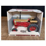 1/16 IH 1026 Gold Demonstrator NIB Ertl