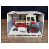 1/16 IH 1456 Gold Demonstrator NIB Ertl