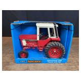 1/16 IH 1586 NIB Ertl