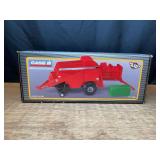 1/16 Case-IH 8575 Baler NIB Ertl
