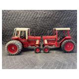 (2) 1/16 International Harvester 1586 + International Harvester 886 4 Post Ertl
