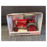 1/16 International Harvester 100 Hydro Ertl