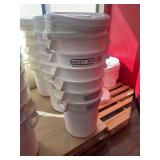 10 Gallon Storage Bins with lids x6