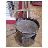 Display Kettle And Easels Lot