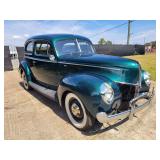 1940 Ford Sedan