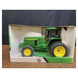 1/16 John Deere 4960 NIB Ertl