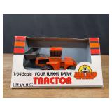 1/64 Big Bud 525/84 Industrial w/blade NIB Ertl