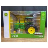 1/16 John Deere 4430 Prestige NIB Ertl