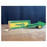 1/16 John Deere Spreader NIB Eska