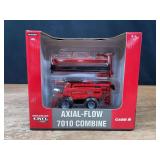 1/64 Case-IH 7010 Combine NIB Ertl