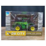 1/32 John Deere 8850 2011 Plow City NIB Ertl
