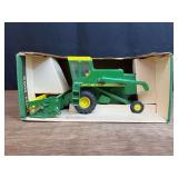 1/24 John Deere 6600 Combine NIB Ertl