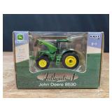 1/64 John Deere 8530 Authentics NIB Ertl