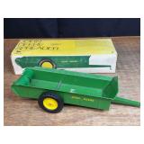 1/16 John Deere Spreader NIB Ertl