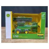 1/64 John Deere S790 Combine NIB Ertl