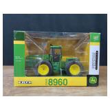 1/32 John Deere 8960 Prestige NIB Ertl