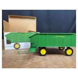 1/16 John Deere Chuck Wagon NIB Ertl