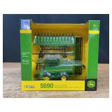 1/64 John Deere S690 Combine NIB Ertl