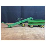 (2) 1/16 John Deere Wagon + Elevator Eska