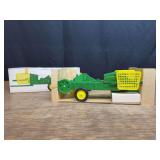 1/16 John Deere Baler NIB Ertl