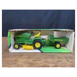 1/16 John Deere L&G Set NIB Ertl