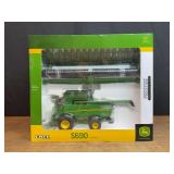 1/32 John Deere S690 Combine Prestige NIB Ertl