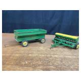 (2) 1/16 John Deere Wagon + Drill Eska