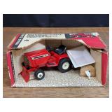 1/16 IH Cub Cadet 682 L&G Set NIB Ertl