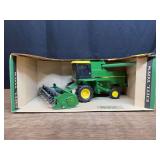 1/24 John Deere Titan Combine NIB Ertl