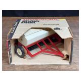 1/16 IH Grain Drill NIB Ertl