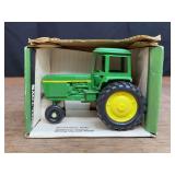 1/32 John Deere 4430 NIB Ertl
