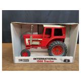 1/16 IH 1568 NIB Ertl