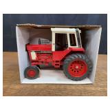 1/16 IH 1586 NIB Ertl