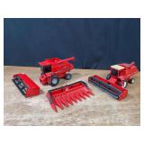 (2) 1/32 IH + Case-IH Combines Ertl