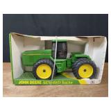1/16 John Deere 8870 NIB Ertl